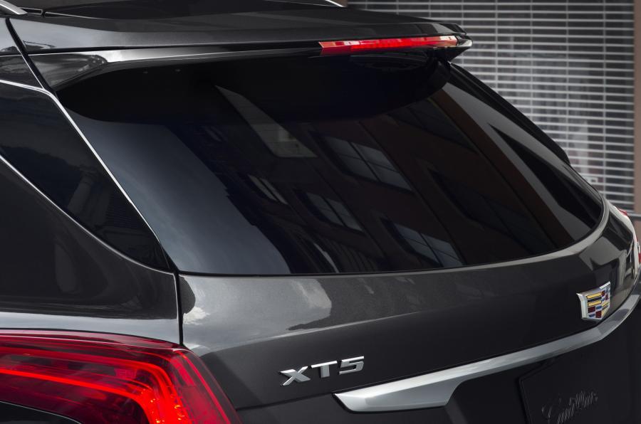 Детали экстерьера Cadillac XT5 Platinum 2016 года  (NA) (фото 6 из 9)